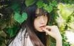 女生迈开腿让男生吃草莓膀胱